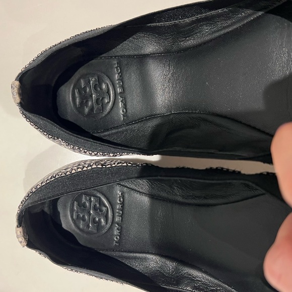 Tory Burch Caroline Elastic Flat - Picture 2 of 3